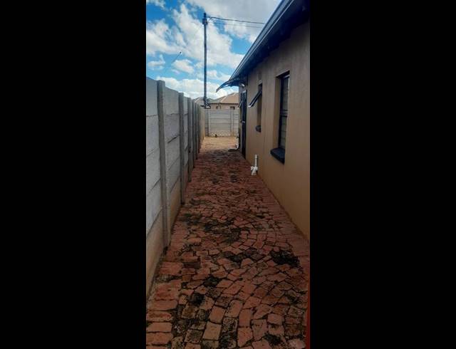 3 BEDROOM HOUSE FOR SALE IN PROTEA GLEN